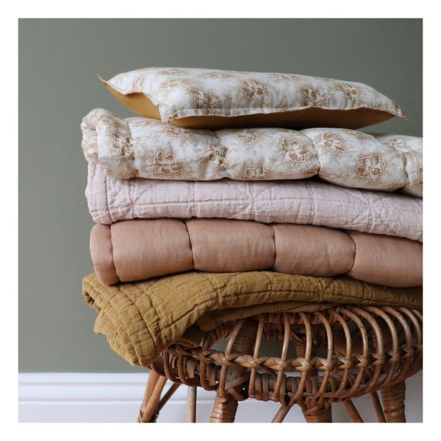 Diamond quilted blanket-product