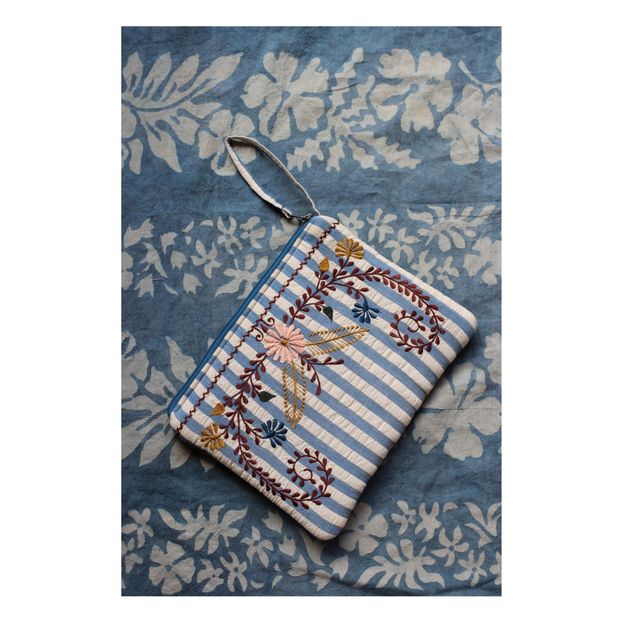 Estuche acolchado bordado-product