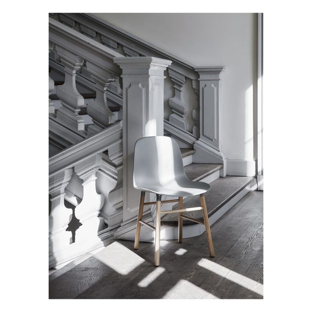 Chaise Form en noyer-product