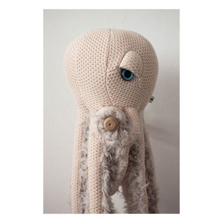Peluche gigante pulpo MamaBigStuffed y Smallable Nude- Imagen del producto n°3