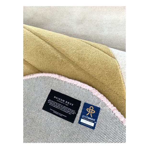 Ice cream wool rug-product