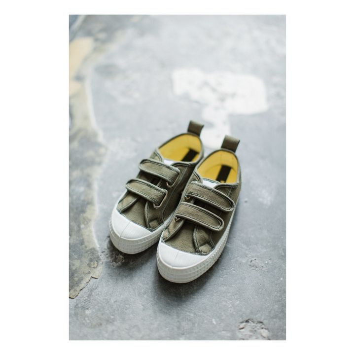 Sneakers con strappi vegane | Verde militare- Immagine del prodotto n°3