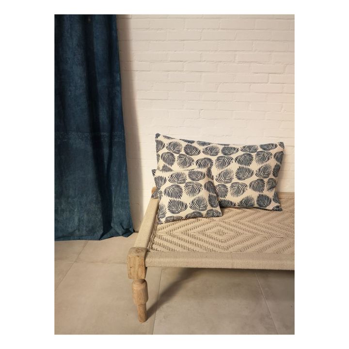 Coussin Feuillage indigo | Bleu indigo- Image produit n°1
