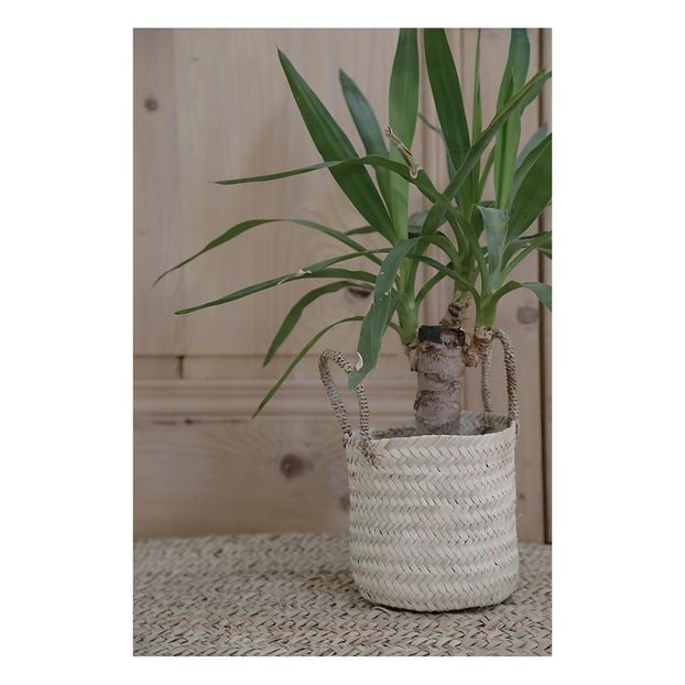 Panier plat rond en feuilles de palmier tréssées-product
