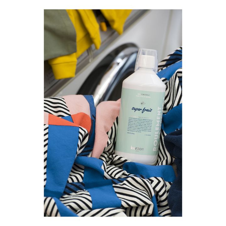 Jabón perfumado Super Fresco - Cedro & Yang 1000 ml- Imagen del producto n°6