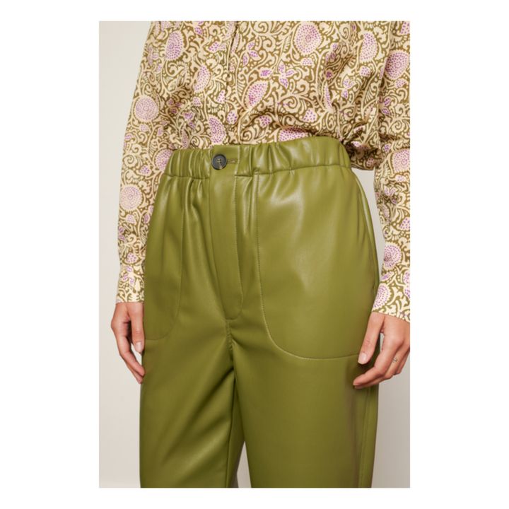 Pantalon Proust Cuir Vegan | Vert kaki- Image produit n°3