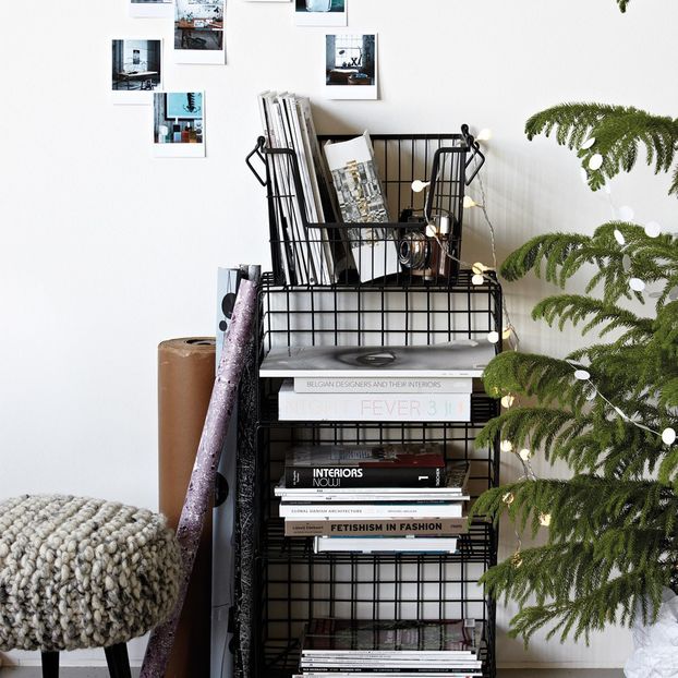 Biblioteca con cesta de almacenamiento en metal-product