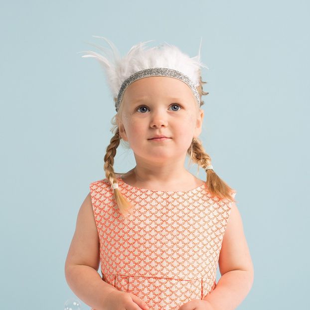 Crown with feathers -product