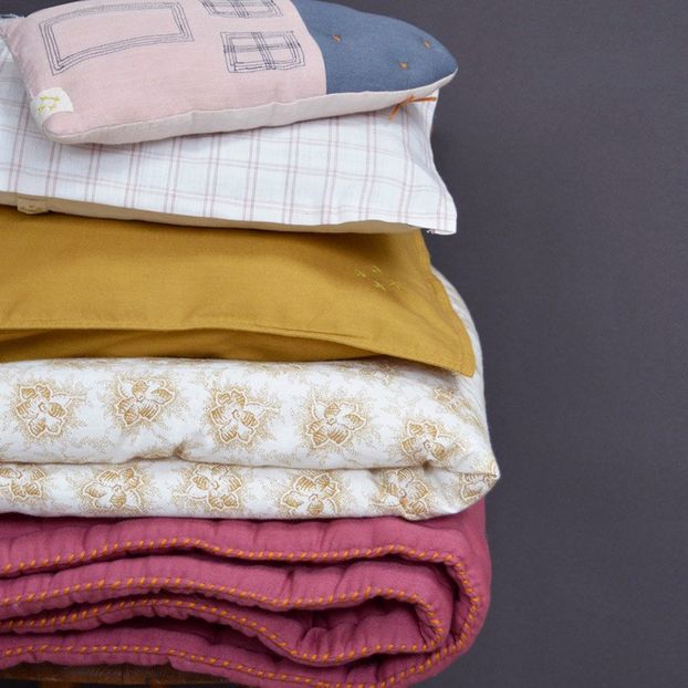 Couverture matelassée brodée main-product
