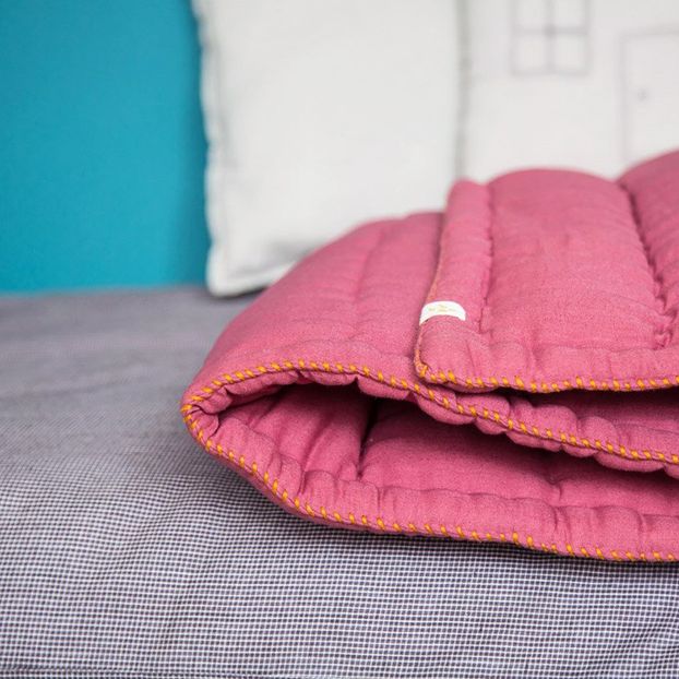 Couverture matelassée brodée main-product