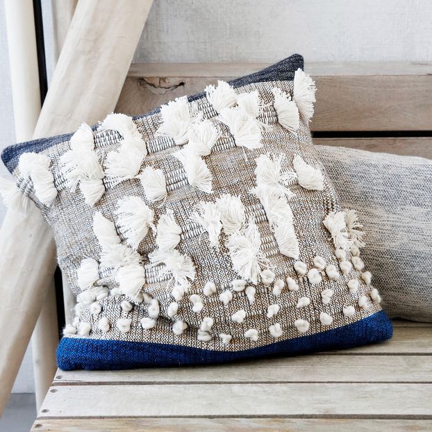 Coussin pompons-product