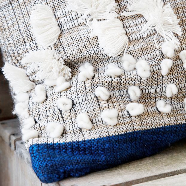 Coussin pompons-product