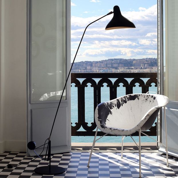 Mantis BS1 Floor Lamp with Round Base-product