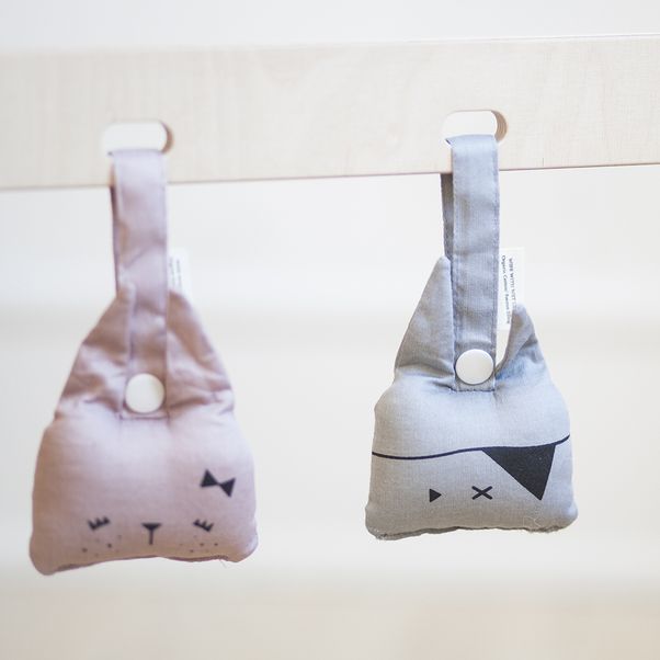 Hochet à suspendre lapin en coton bio - 10x10 cm-product