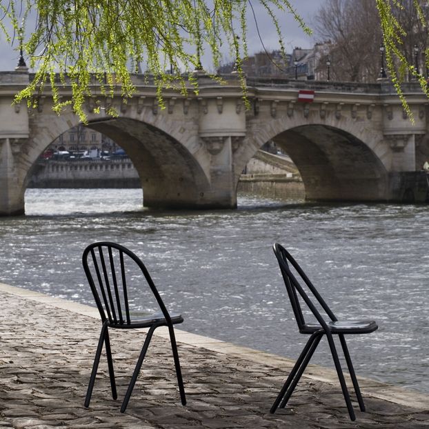 Chaise Surpil Gras cadre noir, assise en aluminium-product