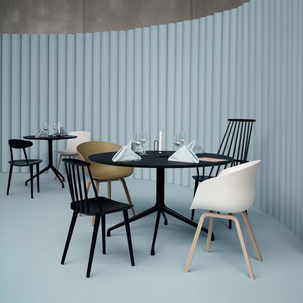 Silla AAC 22, travesaño de roble, Hee Welling-product