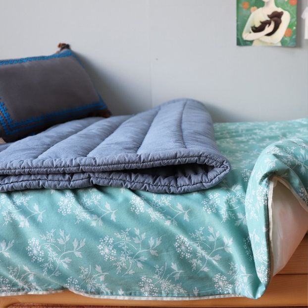 Couverture matelassée brodée main petits carreaux en coton-product