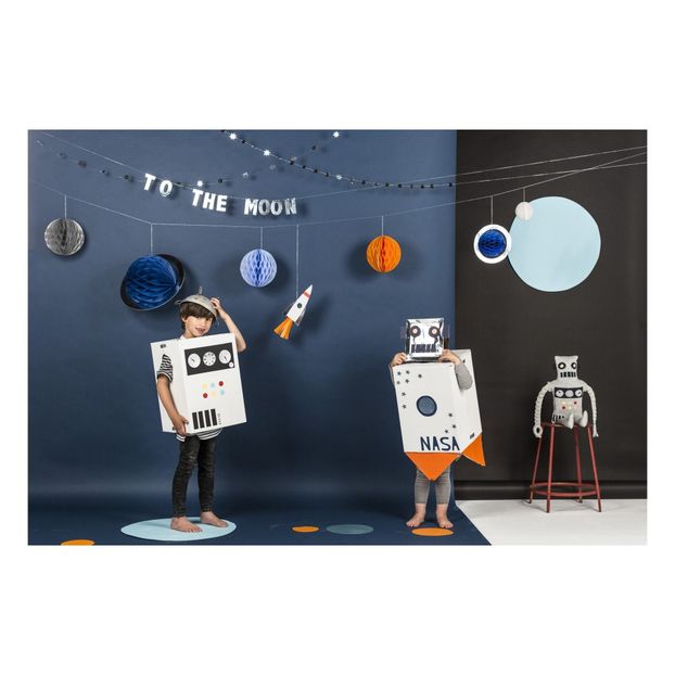 "To the moon" Paper Garland-product