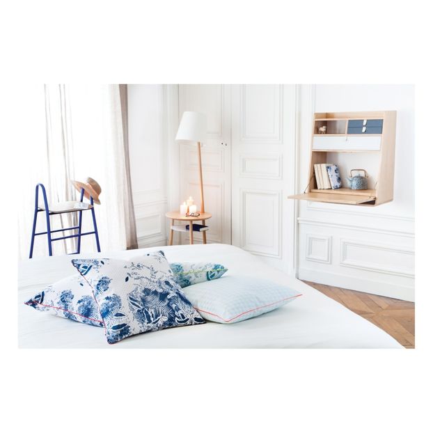 Josette lamp and table in one -product
