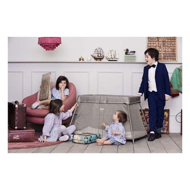 Easy Go Lightweight Travel Crib -product