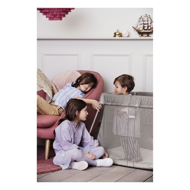 Easy Go Lightweight Travel Crib -product