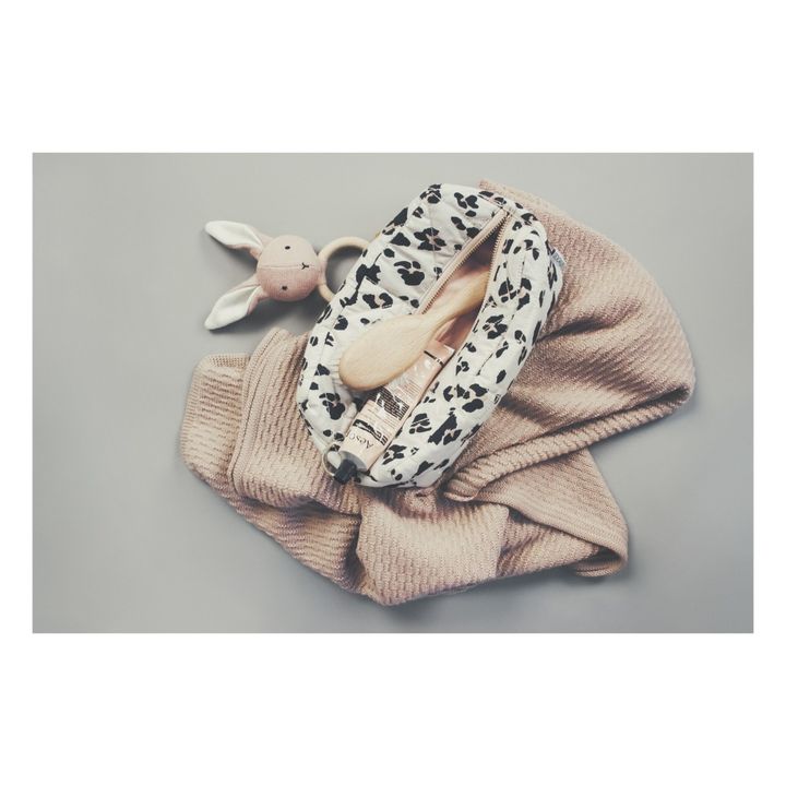 Hochet Lapin Aria en bois et coton bio | Rose pâle- Image produit n°1