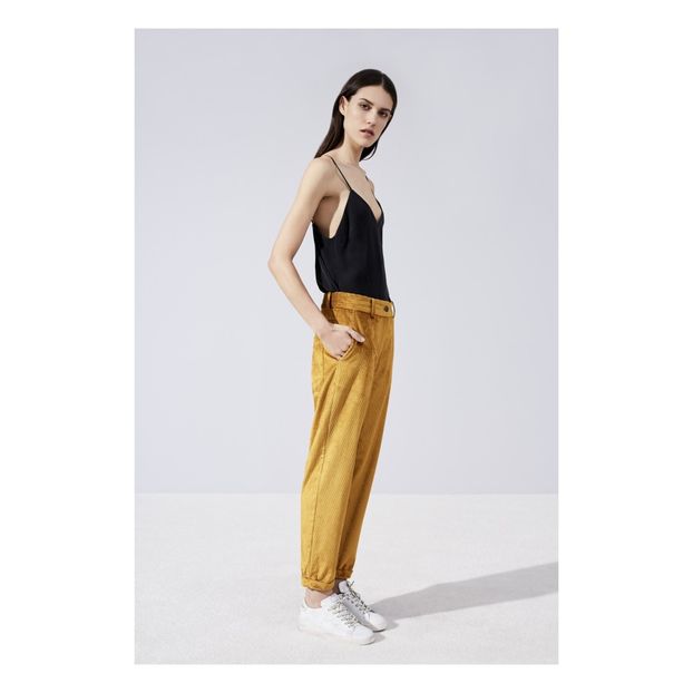 Jarvis Velvet Trousers -product
