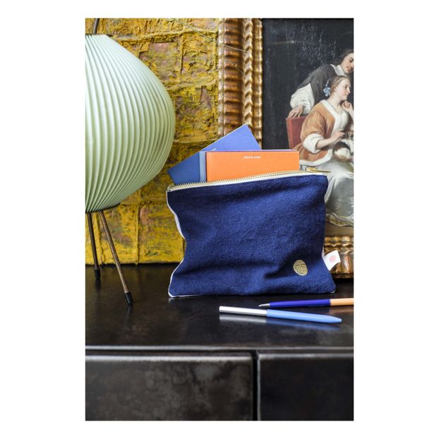 Two-tone pouch-product