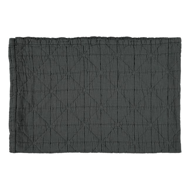 Diamond quilted blanket