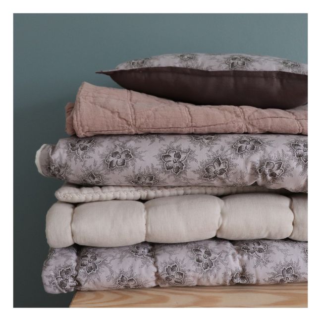 Diamond quilted blanket
