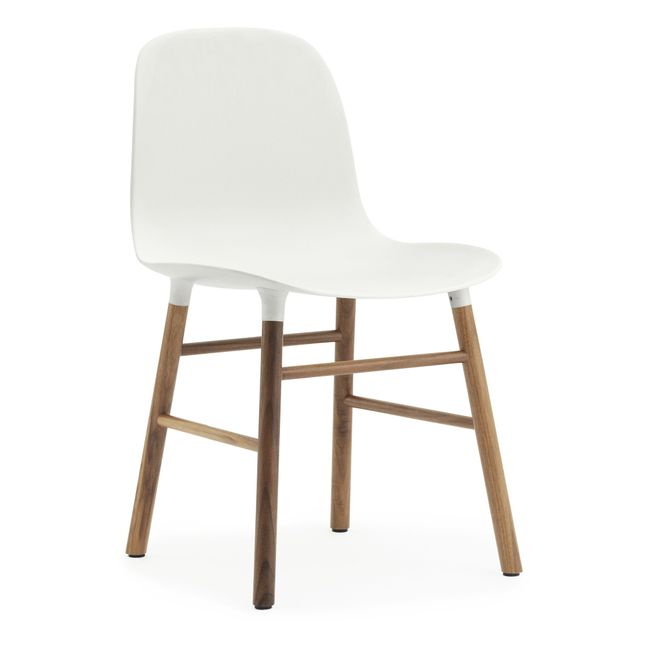 Silla Form de nogal | Blanco