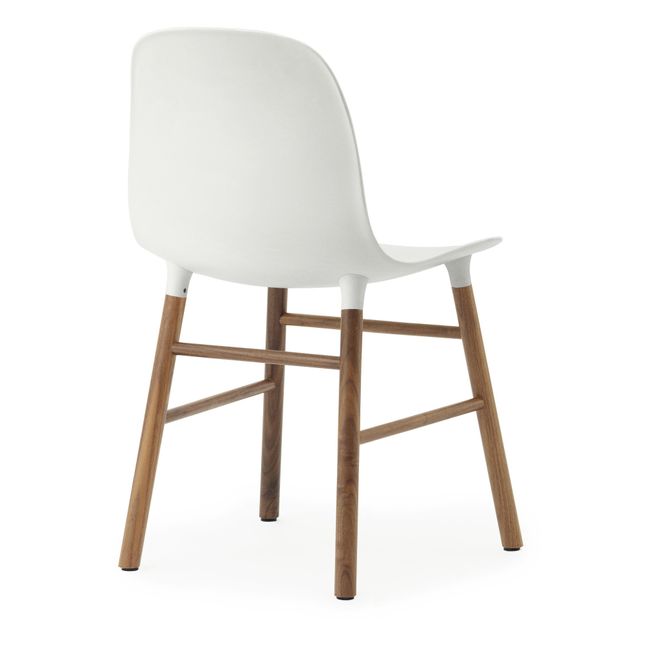 Silla Form de nogal | Blanco
