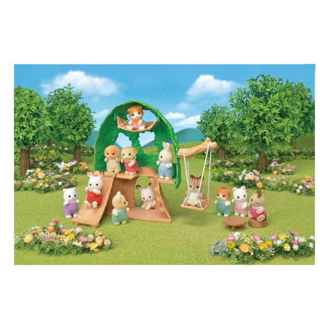 Cabane des bébés et bébé écureuil