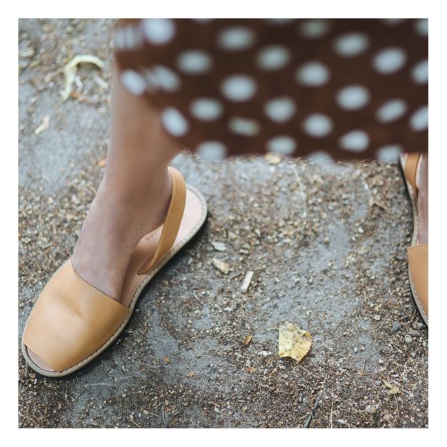 Sandalen aus Leder Avarca -Damenkollektion- Natur