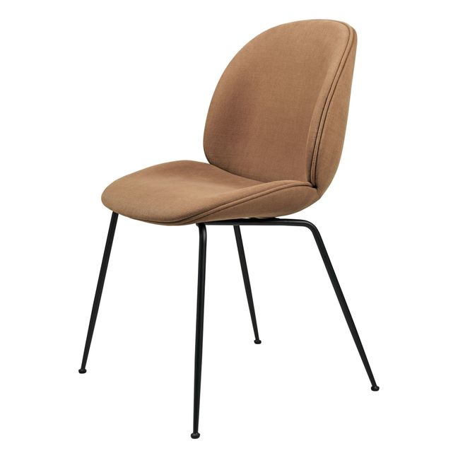 Chaise Beetle rembourée, piètement noir - GamFratesi | Camel