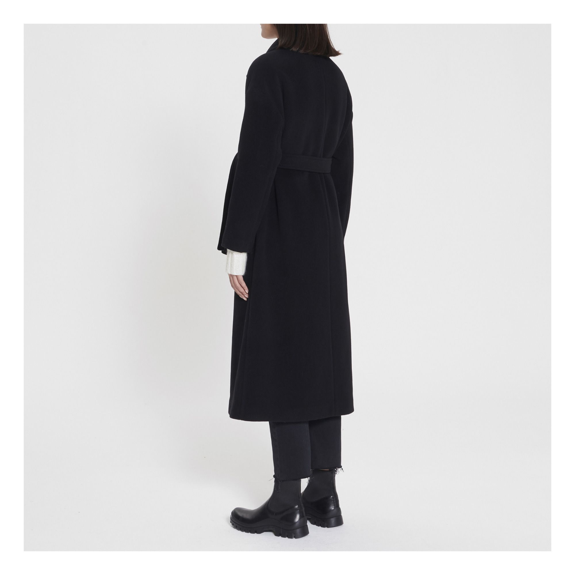 manteau long noir en laine avec ceinture