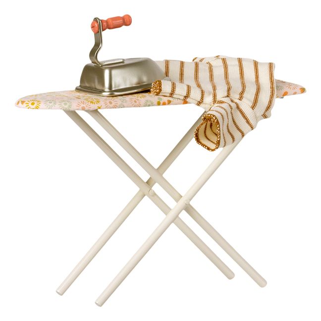 Mini-Tisch und Bügeleisen