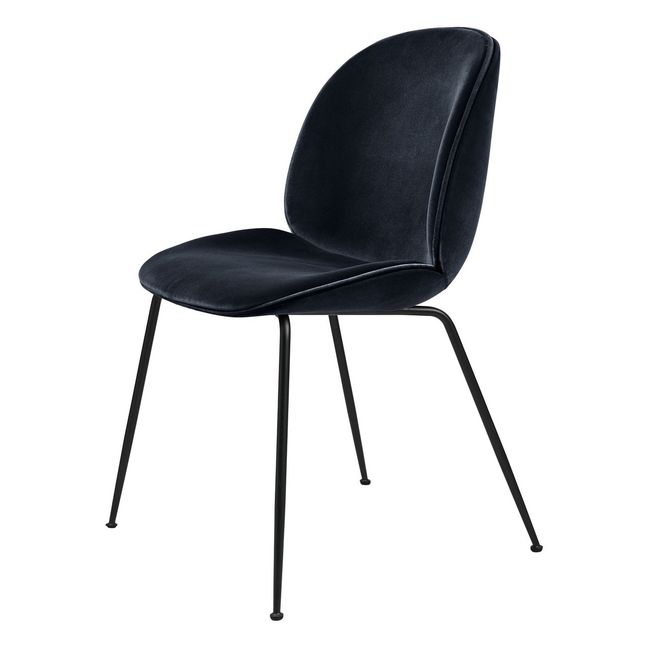 Chaise Beetle rembourrée en velours, piètement noir - GamFratesi | Bleu marine
