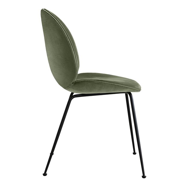 Silla Beetle tapizada en terciopelo Dandy, base negra - GamFratesi | Verde oliva