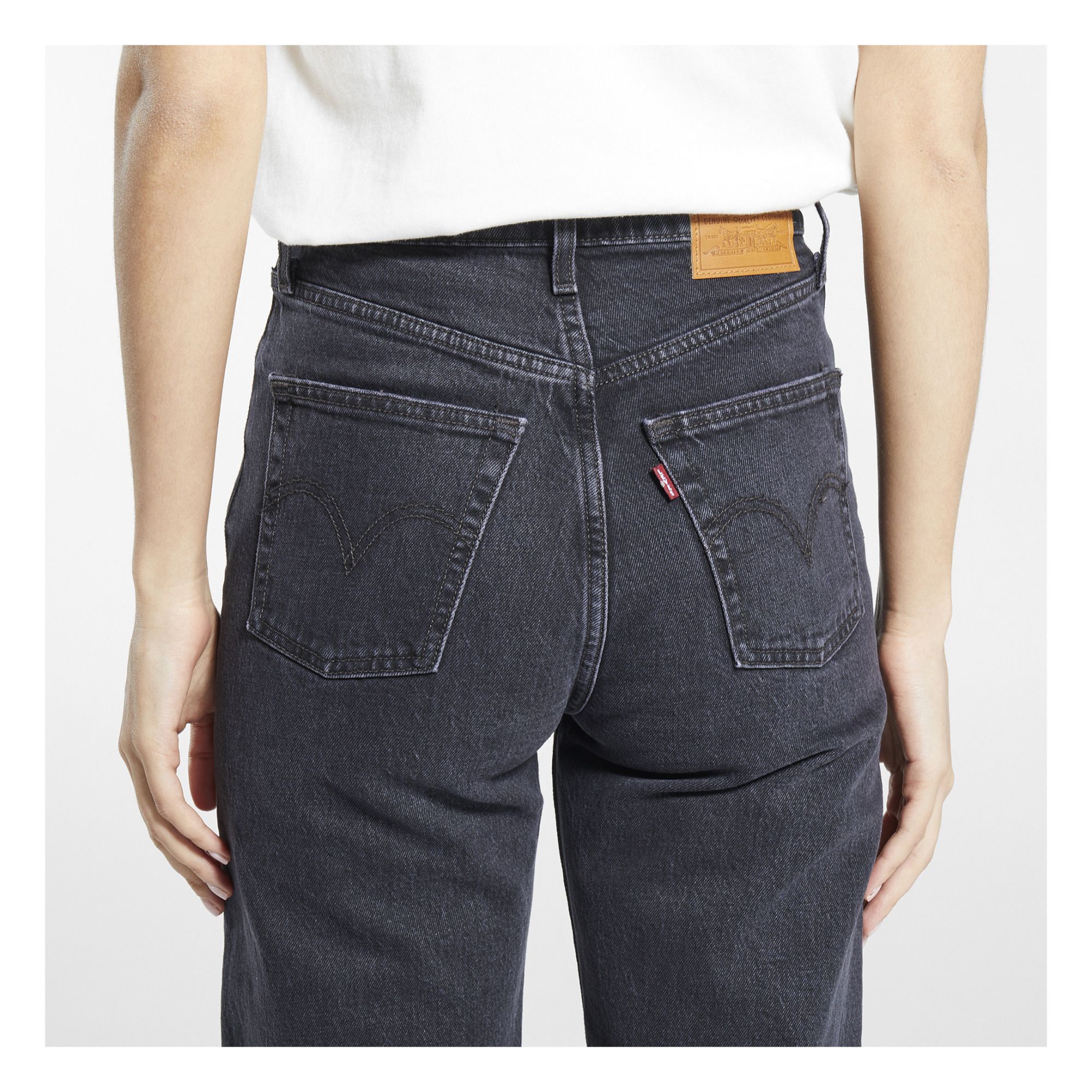 Jean Levi's Ribcage Straight Ankle 