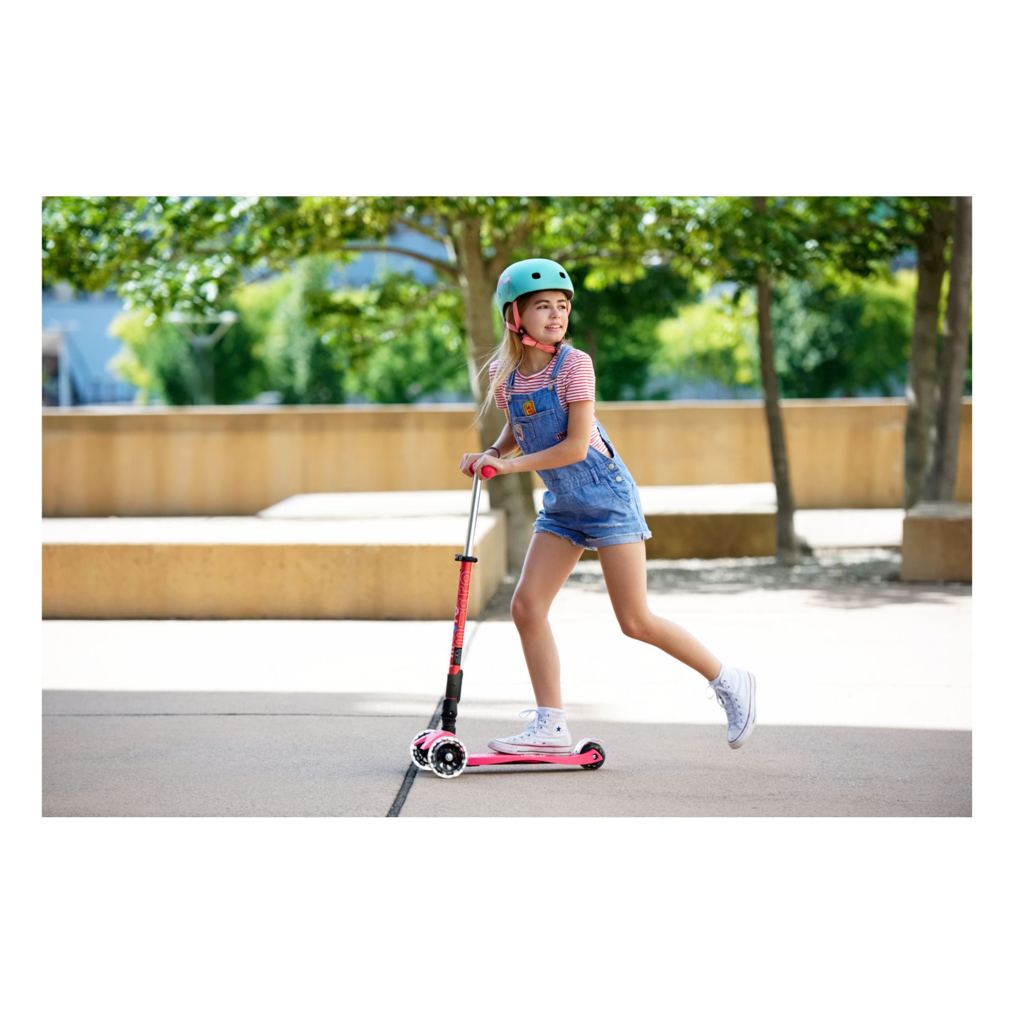 Maxi Micro Deluxe Foldable LED Scooter  Coral- Product image n°4