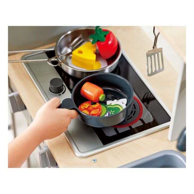 Deluxe Kitchen with Electronic Hob and Recycling Bin