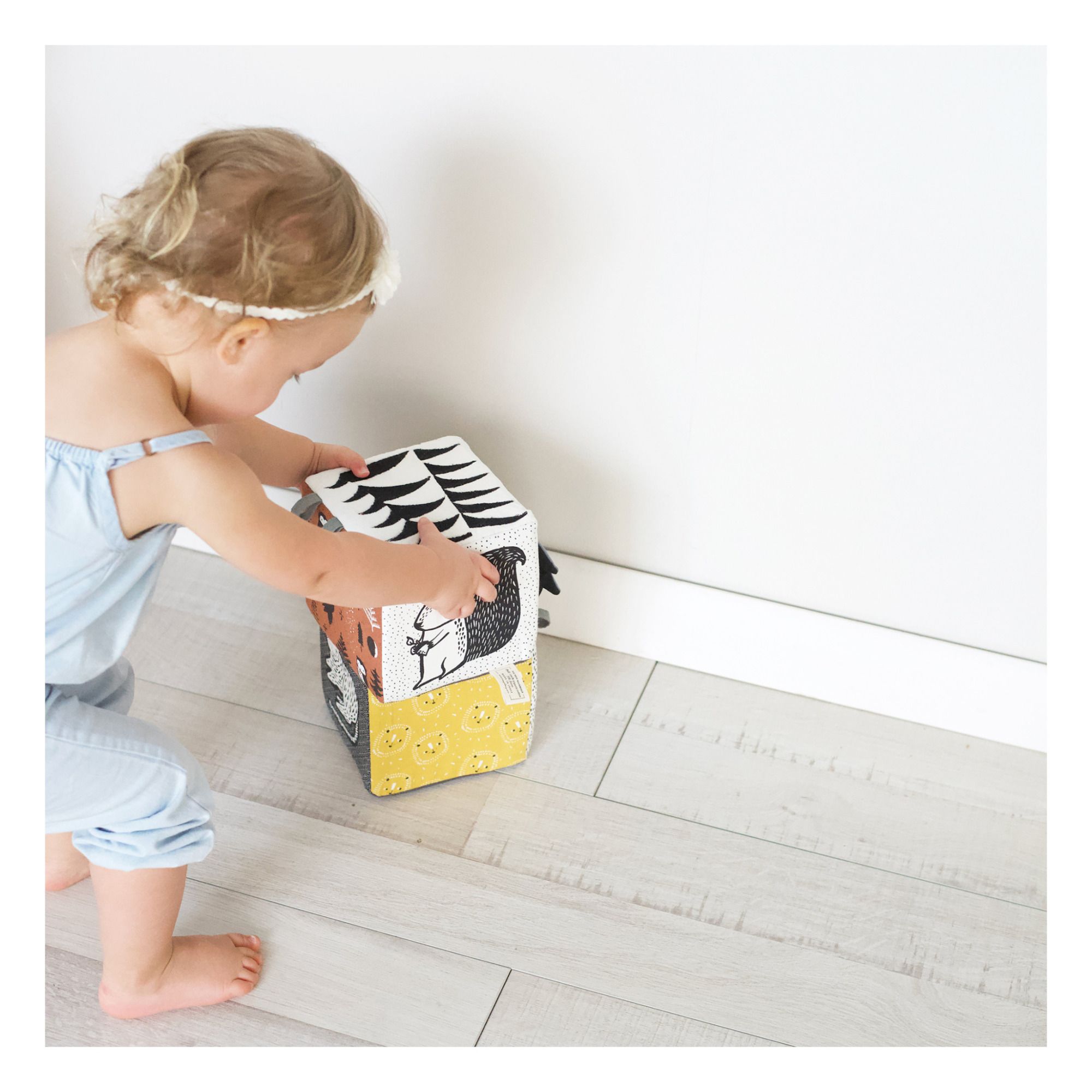 Cube D Activites En Tissu Jungle Wee Gallery Jouet Et Loisir Bebe Smallable