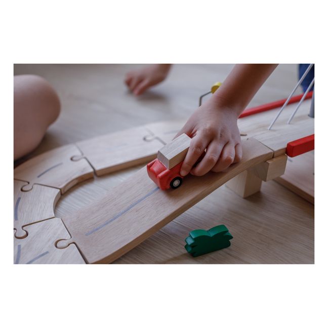 Circuit automobile et ses accessoires en bois