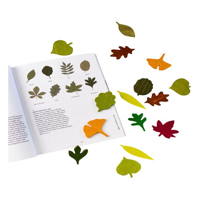 Feuilles de la forêt en bois