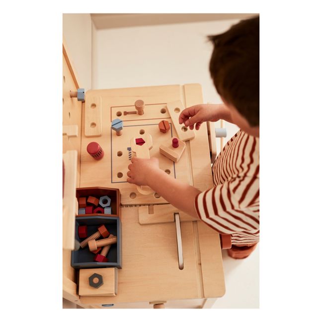Etabli de bricolage en bois et ses accessoires