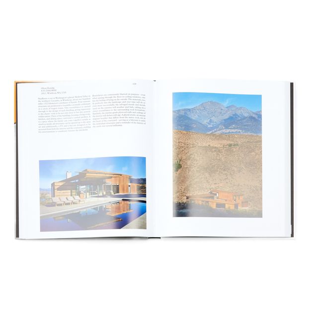 Buch Living in the desert - EN