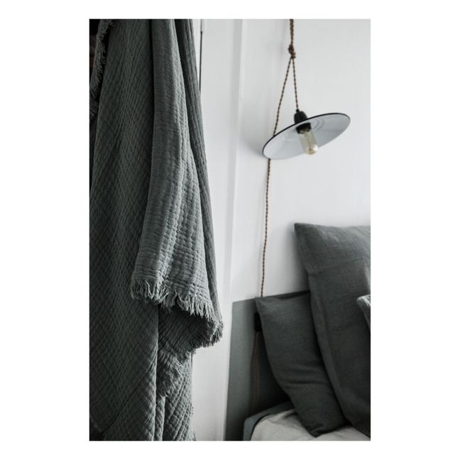 Plaid Loulou frangé en double gaze de coton bio | Vert forêt