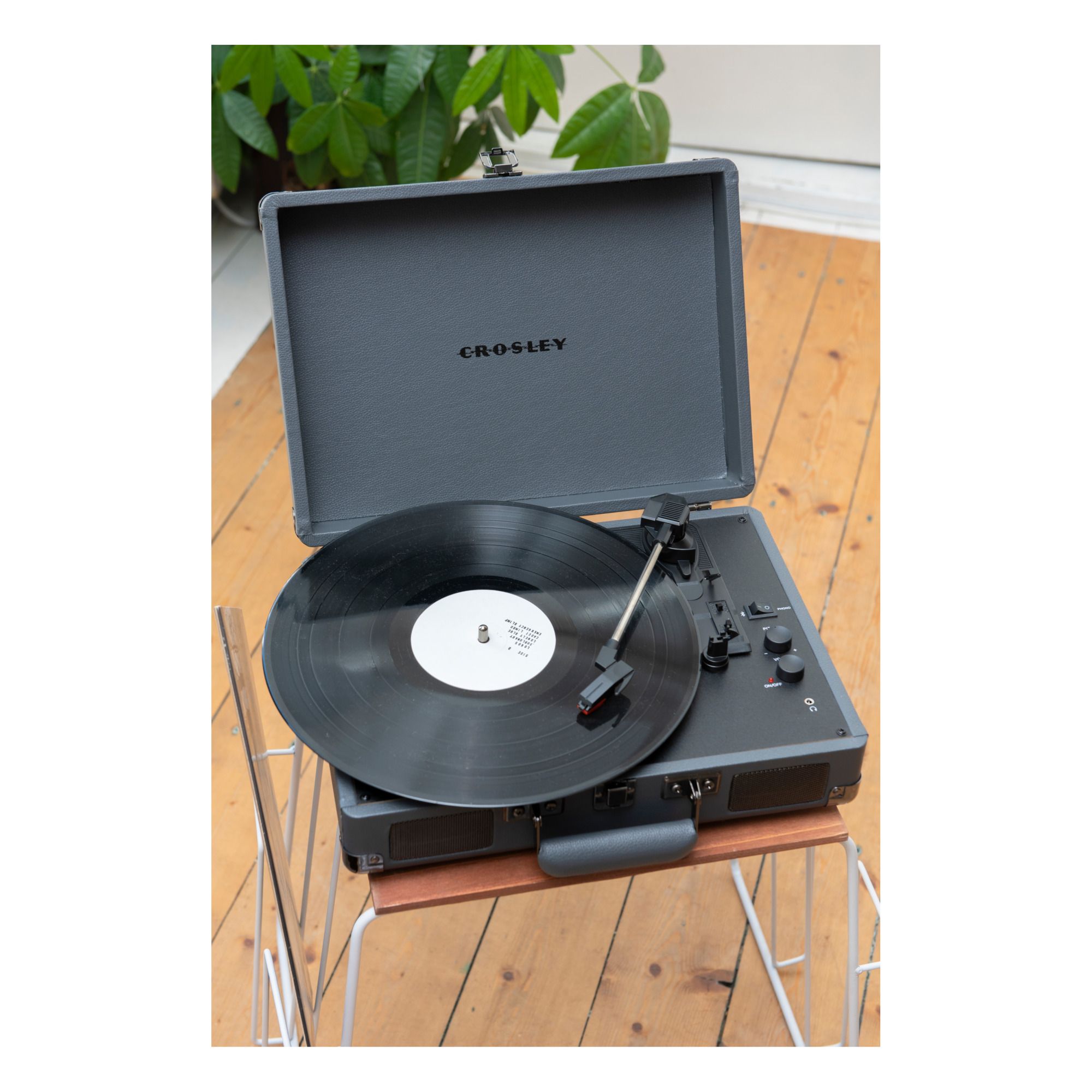 Crosley Cruiser Deluxe Turntable Carbon- Product image n°3