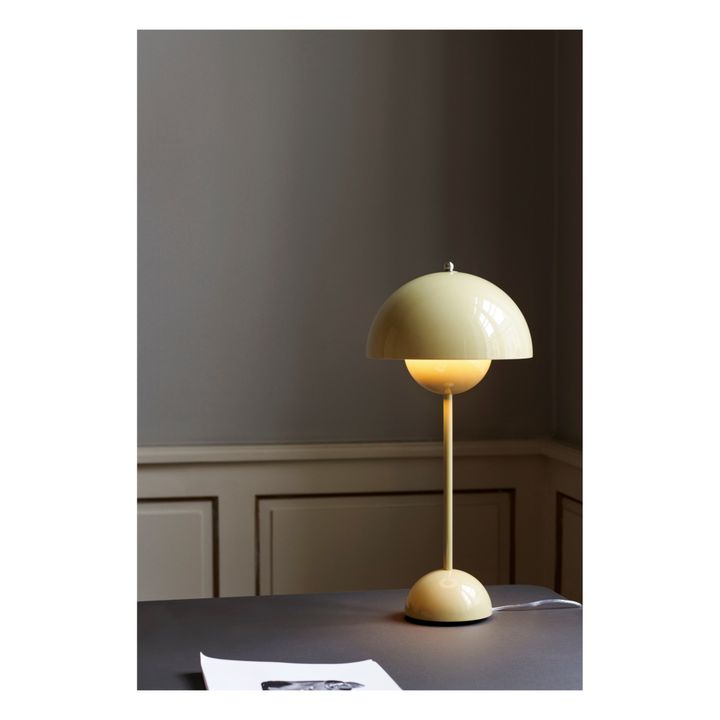 Lampe à poser Flowerpot VP3, Verner Panton, 1969 | Sable- Image produit n°1